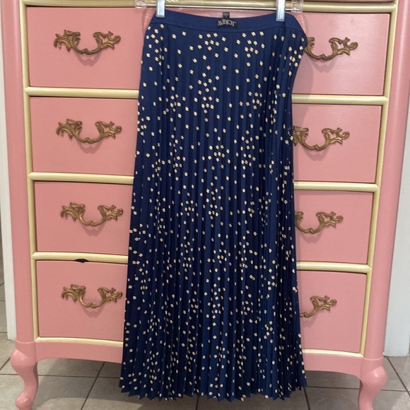 Pleated pull-on luster charmeuse midi skirt in tiny blooms print - Picture 3 of 6